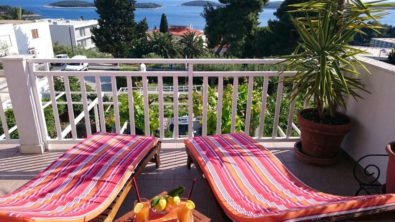 Mare * Hvar Town