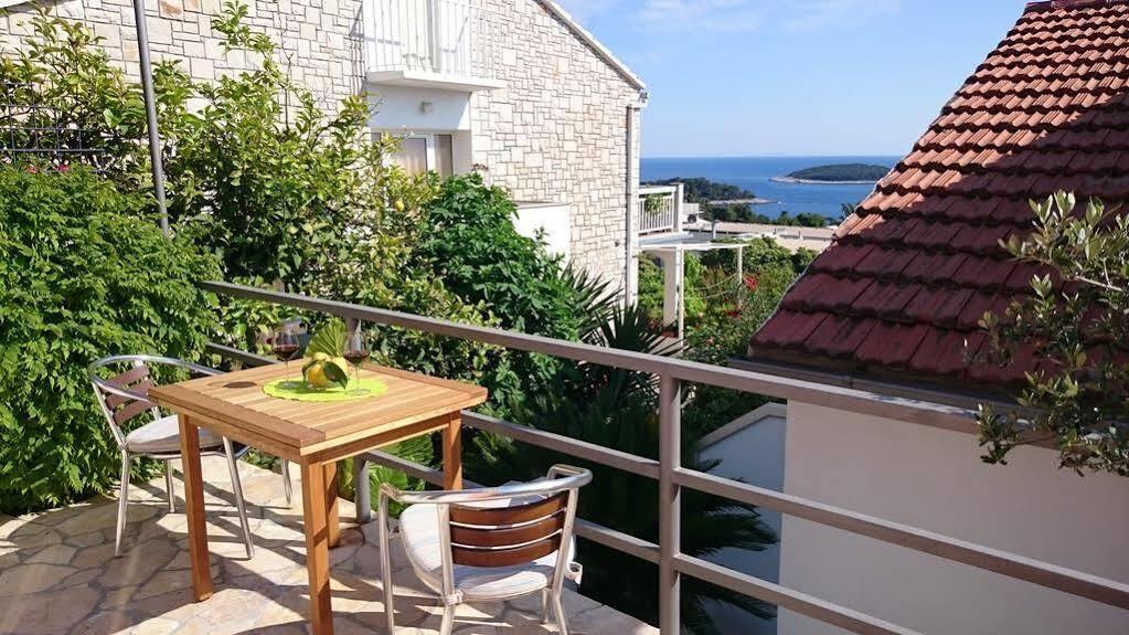 Mare Hvar Town