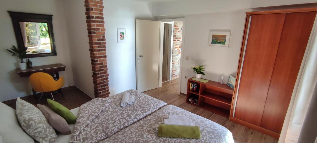 Apartament Mare *